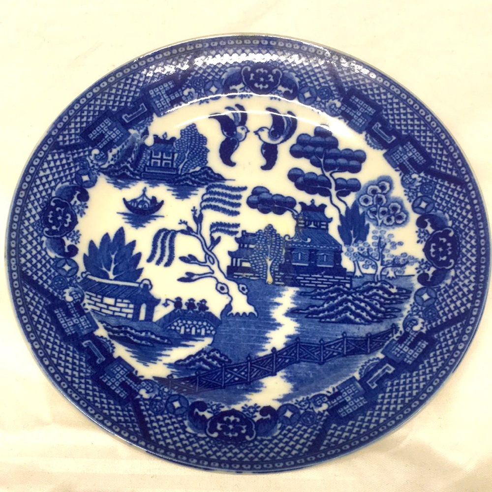 Flow blue saucer sz 7in circle